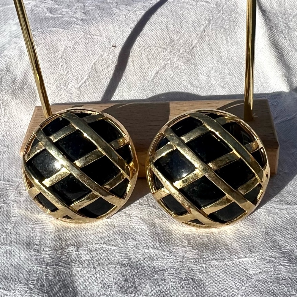 Vintage Gold and Onyx Clip Earrings - Picture 4 of 6